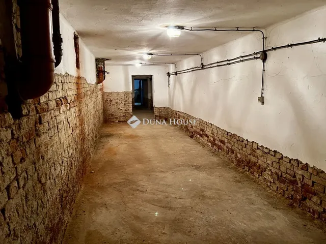 Eladó kereskedelmi és ipari ingatlan Szombathely, Karinthy Frigyes utca 83 nm