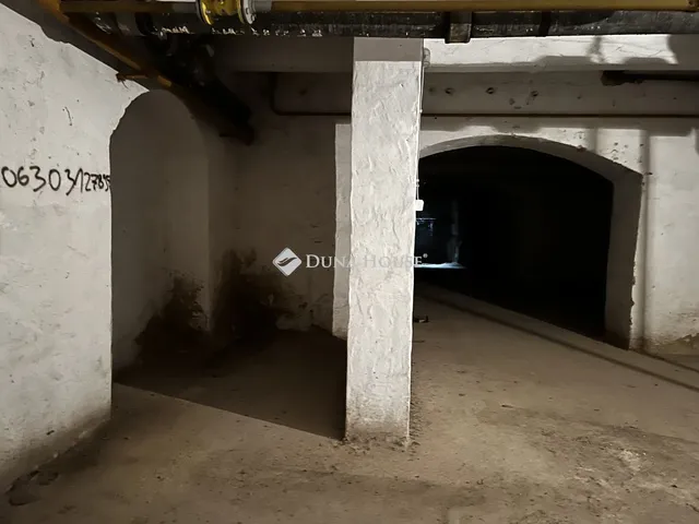 Eladó kereskedelmi és ipari ingatlan Szombathely, Fő tér 283 nm