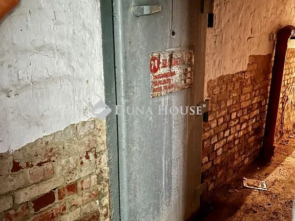 Eladó kereskedelmi és ipari ingatlan Szombathely, Domonkos utca 134 nm