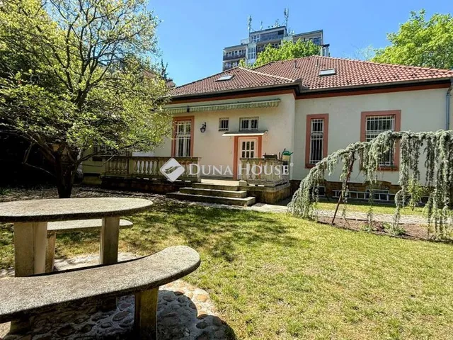 Eladó ház Budapest XVI. kerület 220 nm