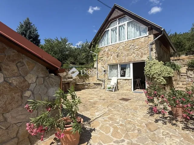 Eladó nyaraló Vonyarcvashegy 110 nm