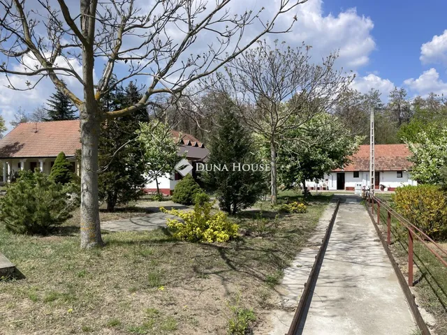 Eladó mezőgazdasági ingatlan Ballószög 1000 nm