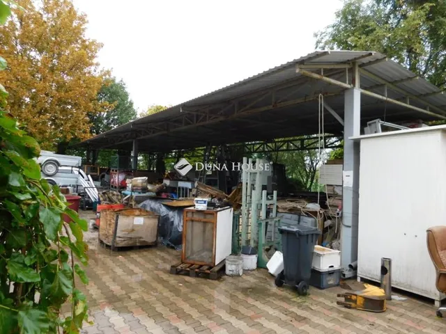 Kiadó kereskedelmi és ipari ingatlan Kecskemét 300 nm