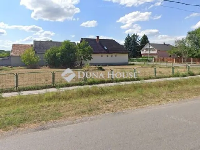 Eladó telek Hajós 1204 nm