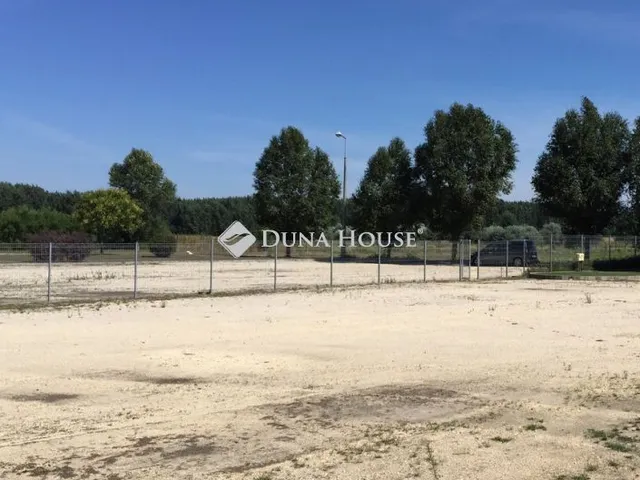 Eladó kereskedelmi és ipari ingatlan Dabas 78 nm