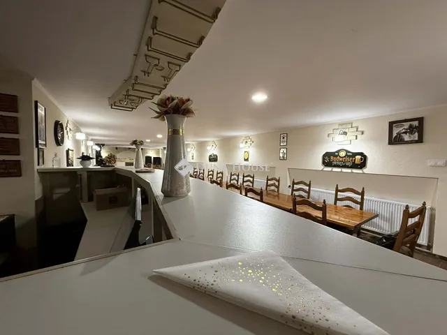 Eladó kereskedelmi és ipari ingatlan Izsák 182 nm