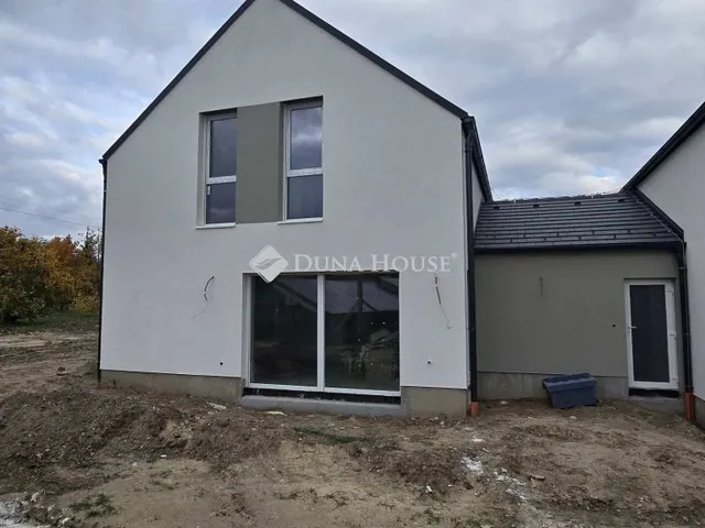 Eladó lakás Pákozd 126 nm