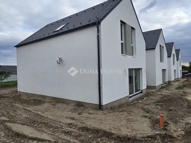 Eladó lakás Pákozd 126 nm