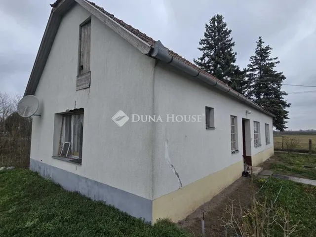 Eladó mezőgazdasági ingatlan Kiskőrös 70 nm