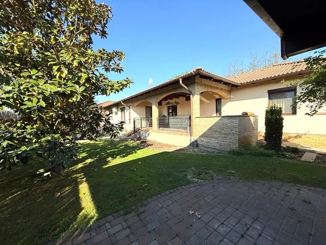 Eladó ház Dabas 250 nm