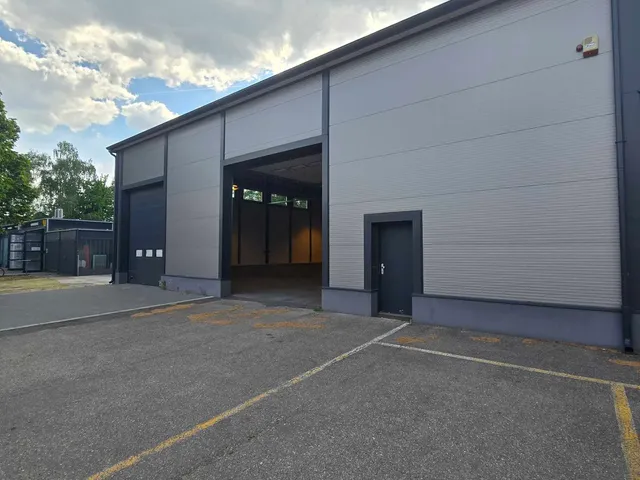 Eladó kereskedelmi és ipari ingatlan Kecskemét 670 nm