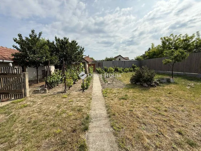 Eladó ház Tiszaalpár 132 nm