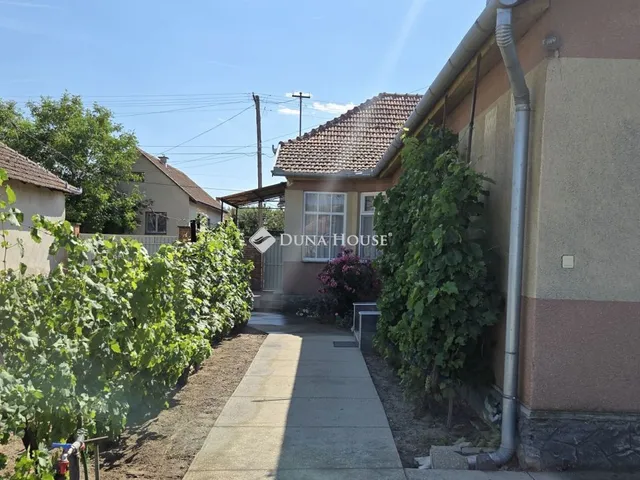 Eladó ház Tiszaalpár 132 nm