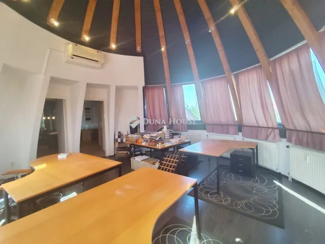 Eladó kereskedelmi és ipari ingatlan Kecskemét 85 nm