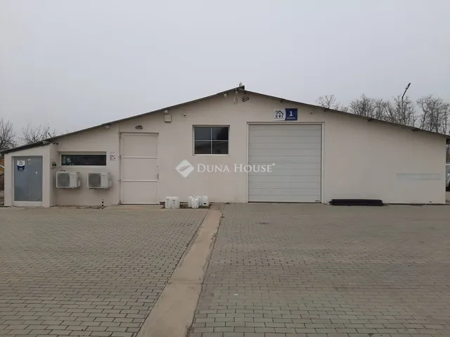 Kiadó kereskedelmi és ipari ingatlan Kecskemét 125 nm