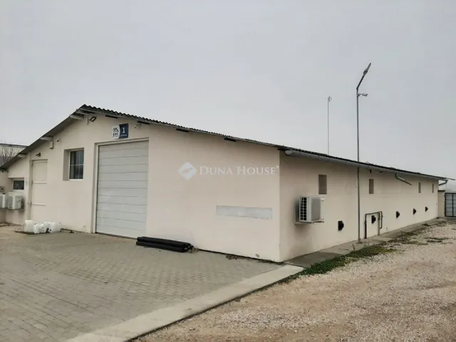 Kiadó kereskedelmi és ipari ingatlan Kecskemét 125 nm