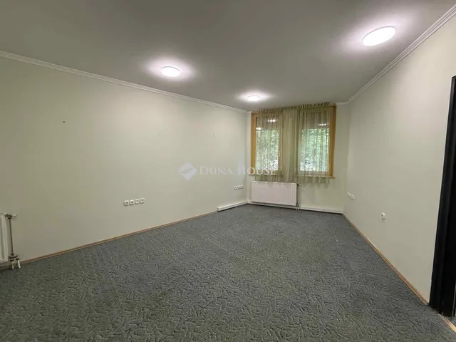 Kiadó kereskedelmi és ipari ingatlan Kecskemét 25 nm