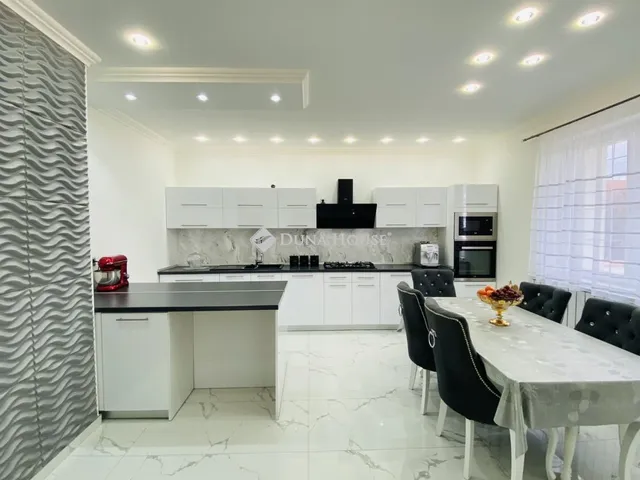 Eladó ház Érd 200 nm