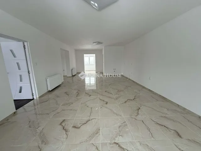 Eladó ház Cece 215 nm