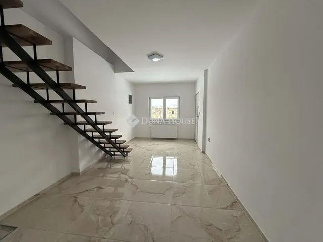 Eladó ház Cece 215 nm