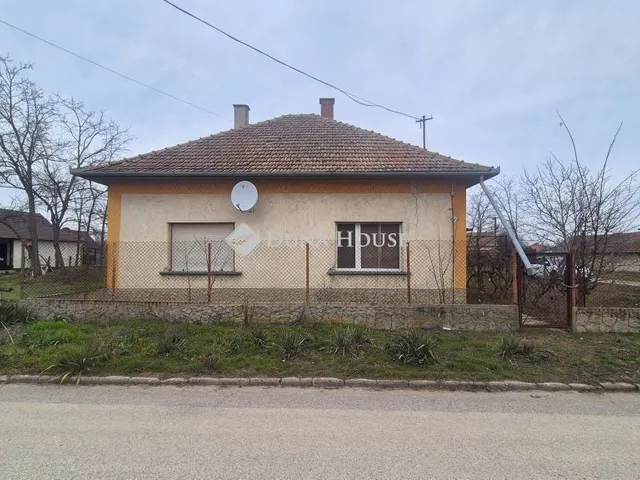 Eladó ház Tiszakécske 74 nm