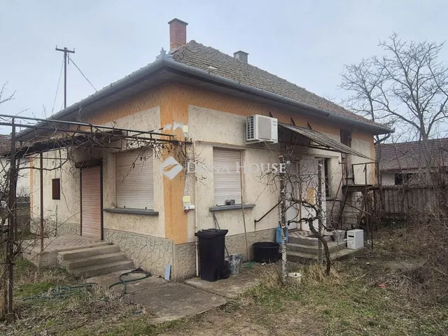 Eladó ház Tiszakécske 74 nm