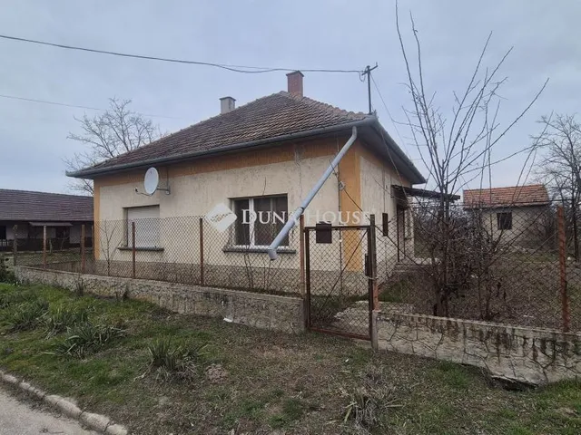 Eladó ház Tiszakécske 74 nm