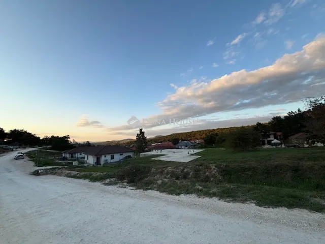 Eladó telek Pilisjászfalu 1116 nm