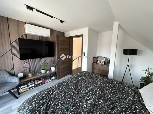 Eladó ház Tiszakécske, Pacsirta utca 200 nm