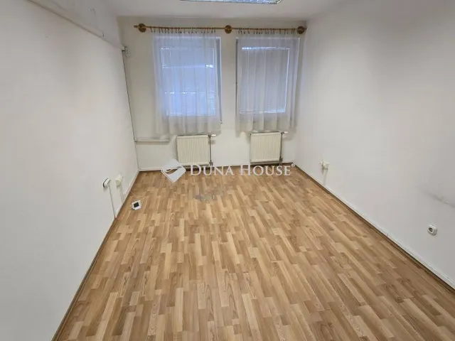 Kiadó kereskedelmi és ipari ingatlan Kecskemét 26 nm