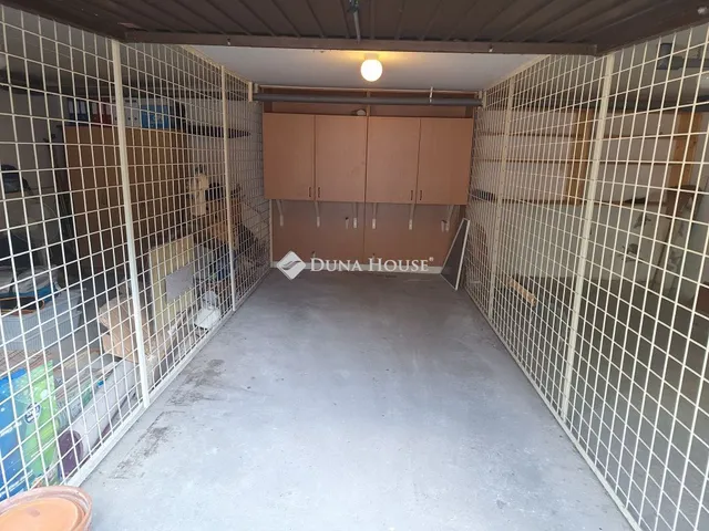 Eladó garázs Kecskemét 12 nm