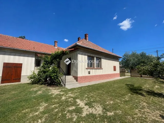 Eladó ház Felsőlajos 70 nm