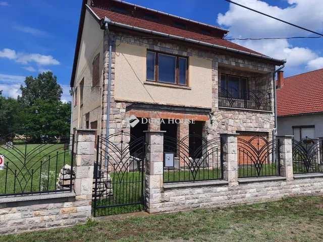 Eladó ház Jászszentlászló 197 nm