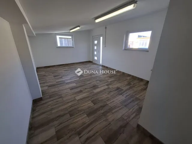 Kiadó kereskedelmi és ipari ingatlan Kiskunfélegyháza 25 nm