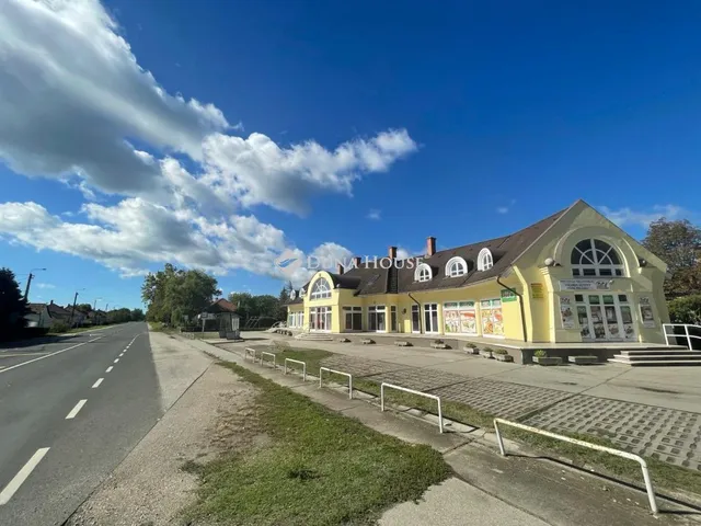 Eladó kereskedelmi és ipari ingatlan Jászszentlászló, Dózsa György utca 298 nm