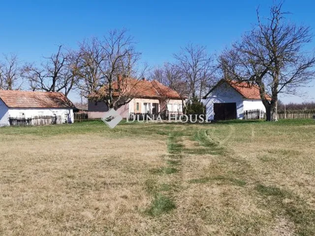 Eladó mezőgazdasági ingatlan Kömpöc 90 nm