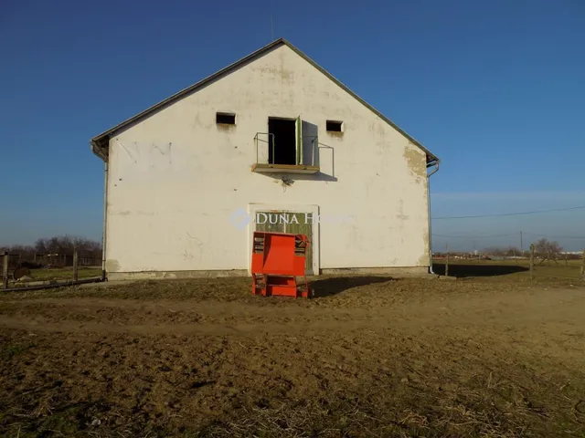Eladó kereskedelmi és ipari ingatlan Debrecen, Belterület 974 nm