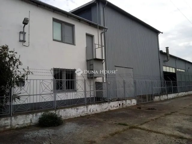 Eladó kereskedelmi és ipari ingatlan Komádi, Köztársaság útja 4900 nm