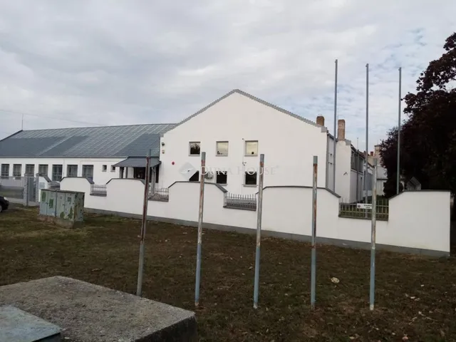 Eladó kereskedelmi és ipari ingatlan Komádi, Köztársaság útja 3697 nm