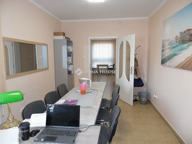 Eladó kereskedelmi és ipari ingatlan Debrecen 49 nm