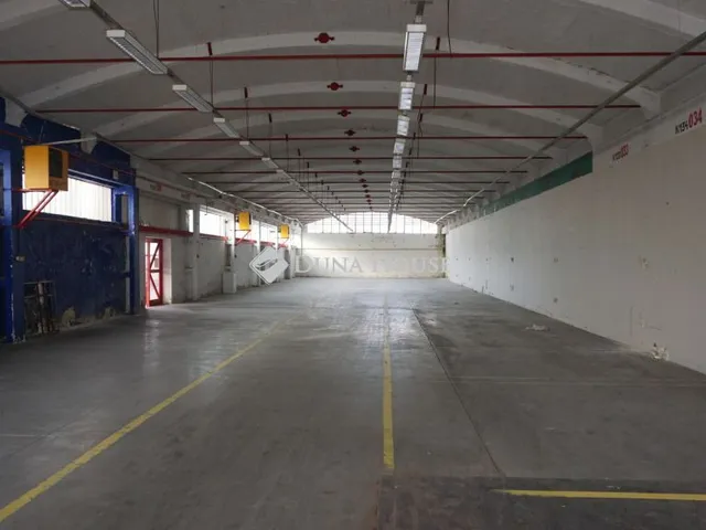 Kiadó kereskedelmi és ipari ingatlan Zalaegerszeg, Zrínyi Miklós utca 6400 nm
