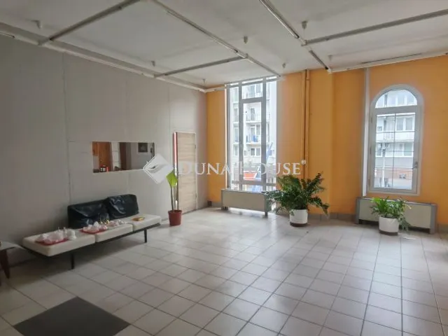 Eladó kereskedelmi és ipari ingatlan Zalaegerszeg, Kossuth Lajos utca 74 nm