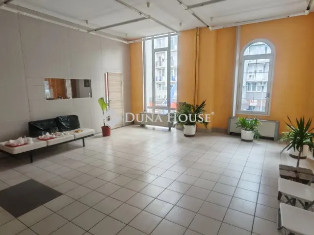 Eladó kereskedelmi és ipari ingatlan Zalaegerszeg, Kossuth Lajos utca 74 nm