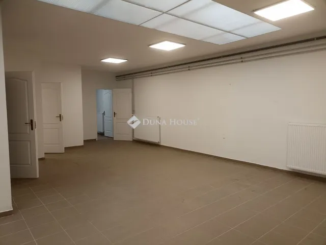 Kiadó kereskedelmi és ipari ingatlan Zalaegerszeg 160 nm