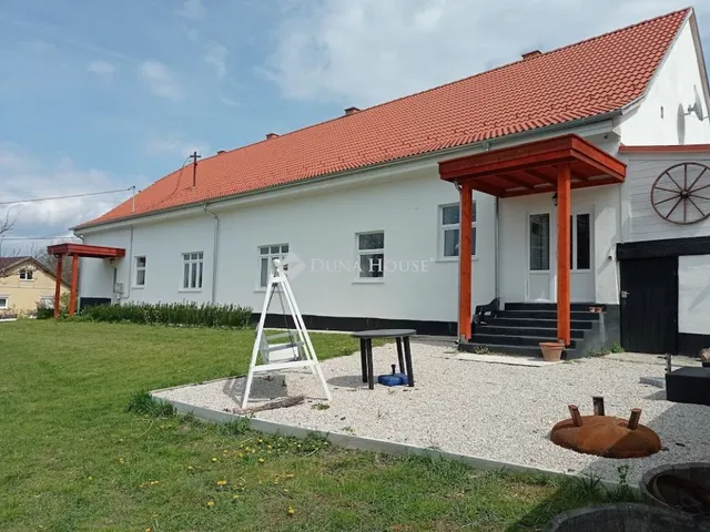 Eladó ház Söjtör 250 nm