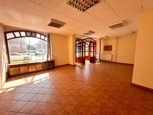 Kiadó kereskedelmi és ipari ingatlan Zalaegerszeg 145 nm