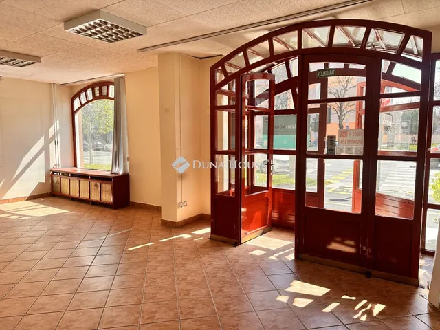 Kiadó kereskedelmi és ipari ingatlan Zalaegerszeg 145 nm