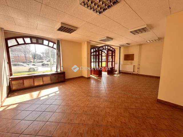 Kiadó kereskedelmi és ipari ingatlan Zalaegerszeg 145 nm