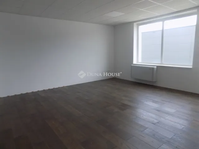 Kiadó kereskedelmi és ipari ingatlan Zalaegerszeg, Balatoni út 80 nm