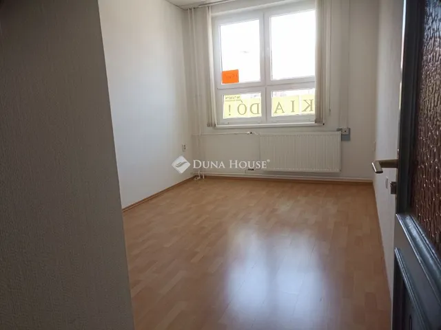 Kiadó kereskedelmi és ipari ingatlan Zalaegerszeg, Ady Endre utca 14 nm